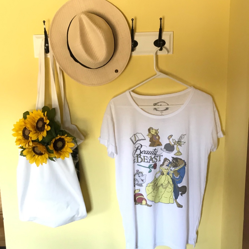 Like New Disney Beauty and the Beast T-shirt